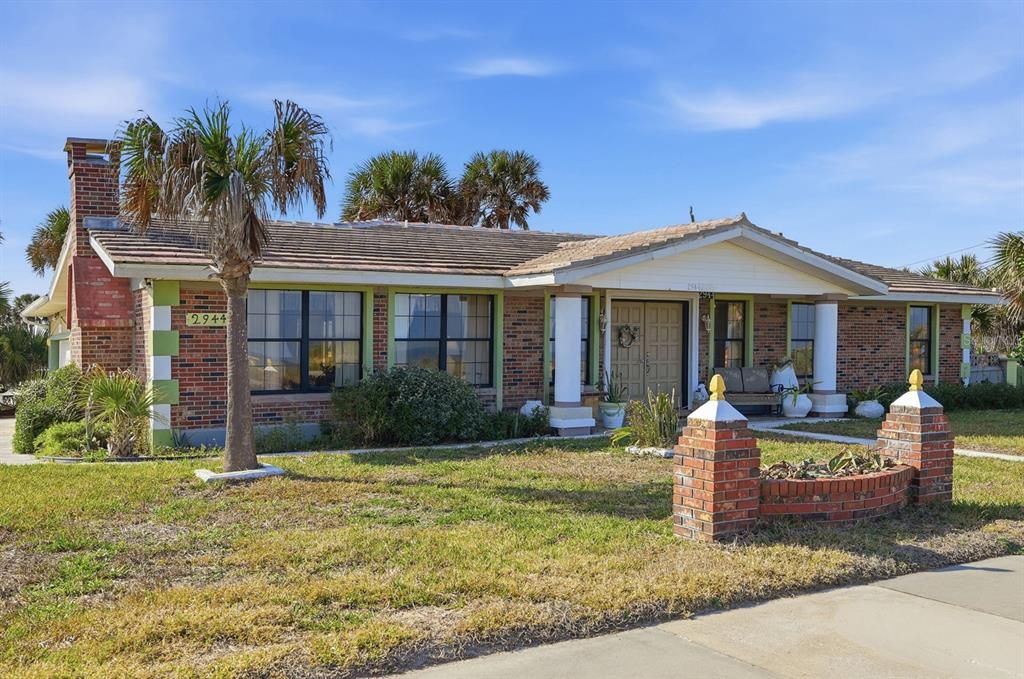 Exterior, Facade, Brick Facade, Ranch