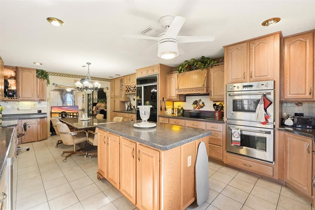 Chandelier, Dining room, Interior, Kitchen, Recessed Lighting, Stainless Steel Appliances