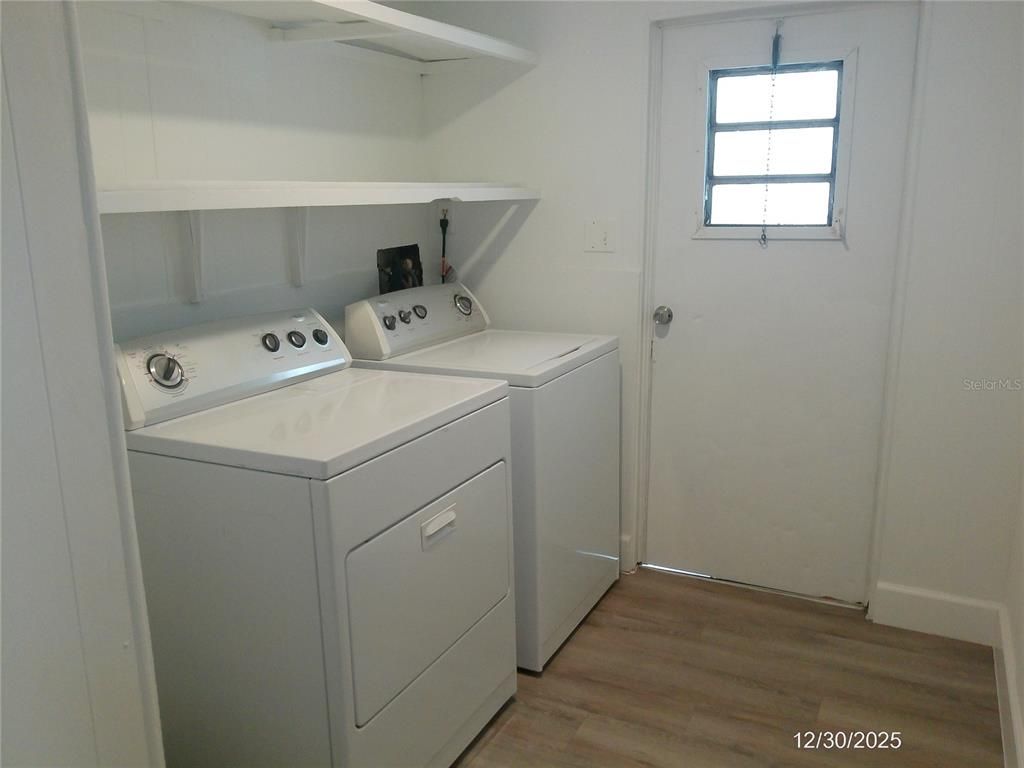 Interior, Utility Closets, Washer, Wood Texture Flooring