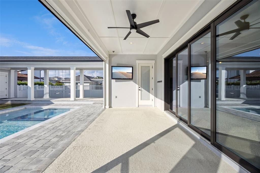 Interior, Pool, Sun Room
