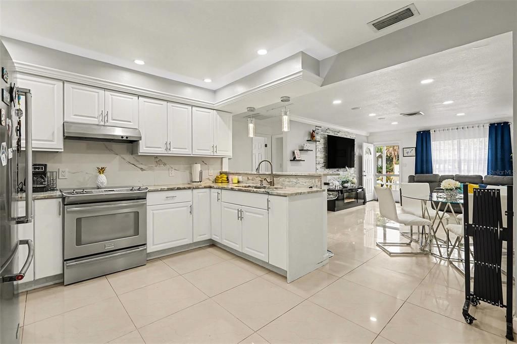 Dining room, Interior, Kitchen, Recessed Lighting, Stainless Steel Appliances