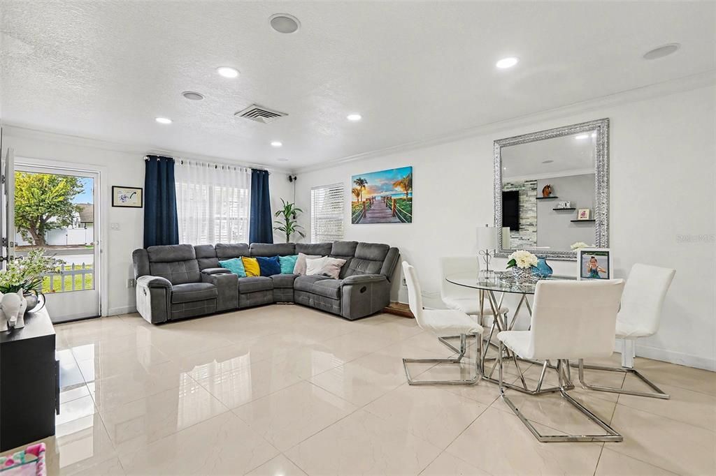 Dining room, Interior, Living room, Recessed Lighting