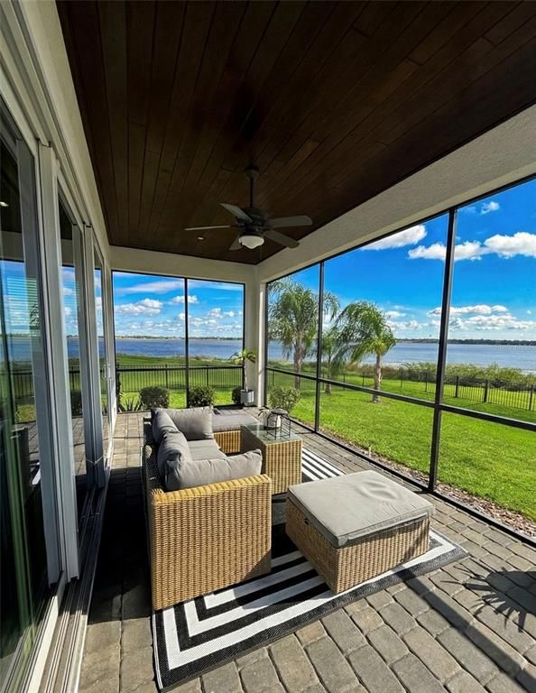 Interior, Sun Room, Water