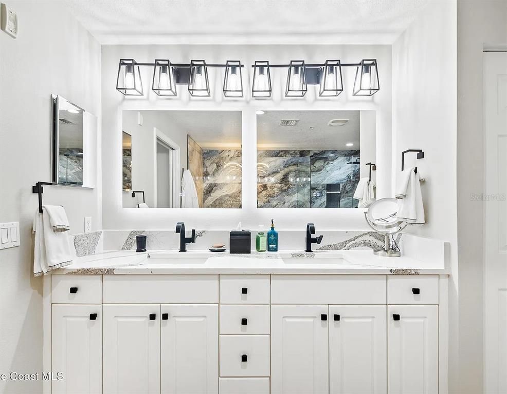 Bathroom, Dual Sink Vanities, Interior