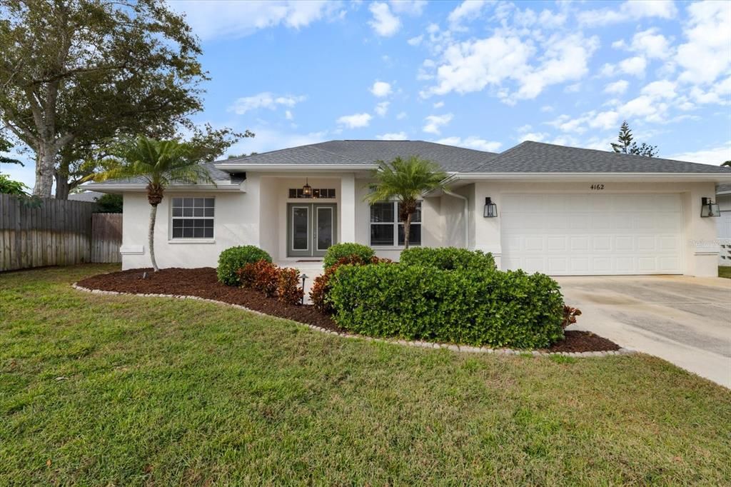 Attached, Exterior, Facade, Ranch