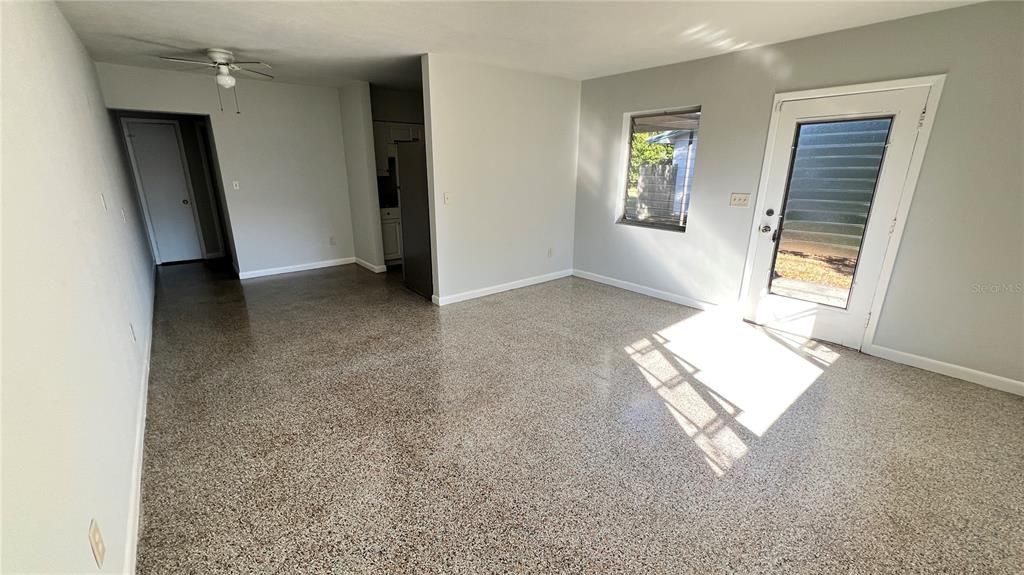 Empty room, Interior