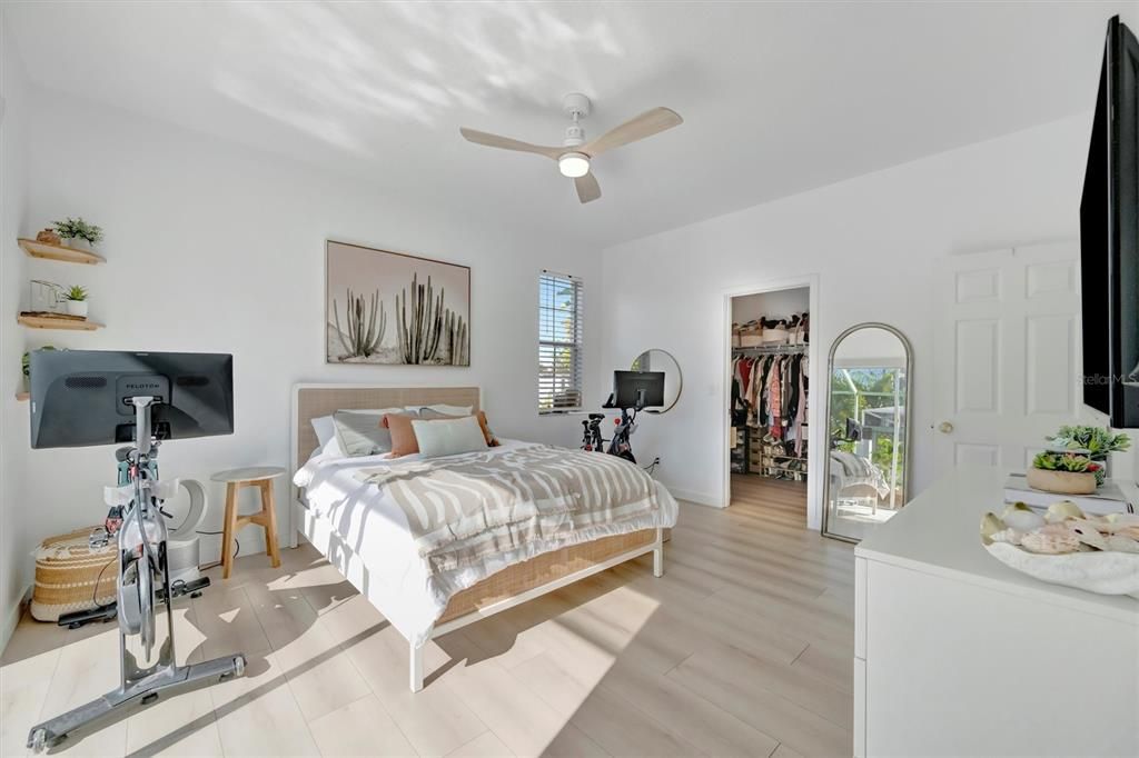 Bedroom, Fitness Equipment, Interior, Wood Texture Flooring