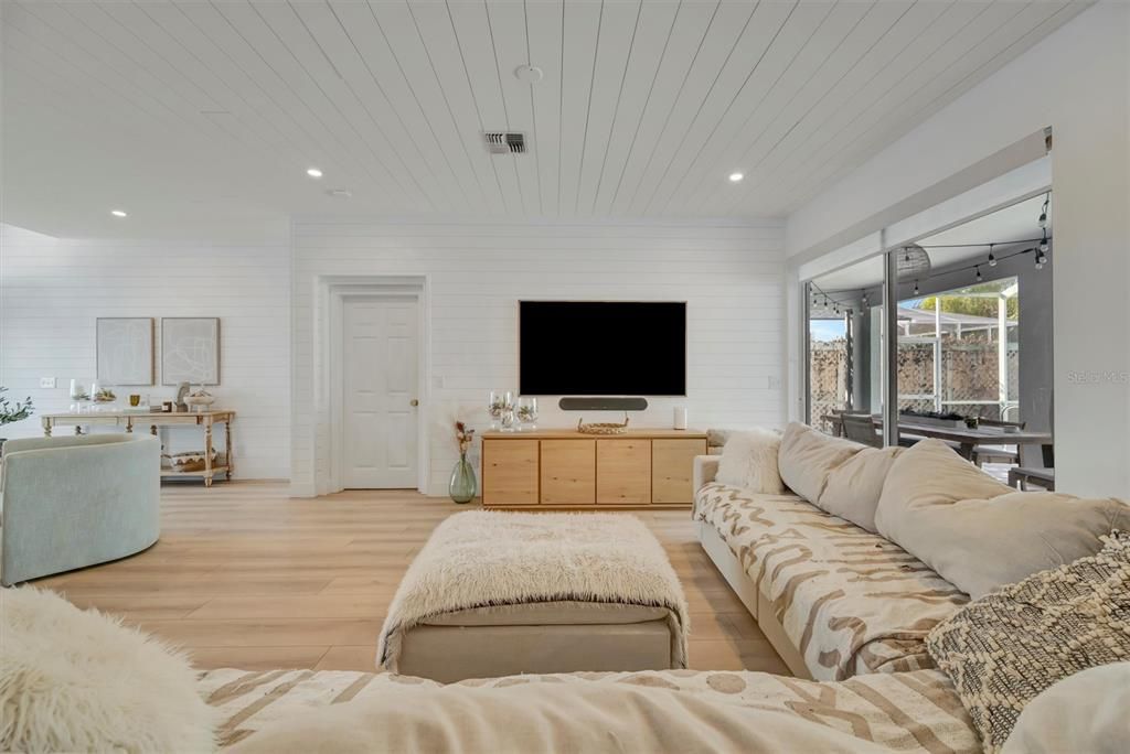 Interior, Living room, Recessed Lighting, Wood Texture Flooring