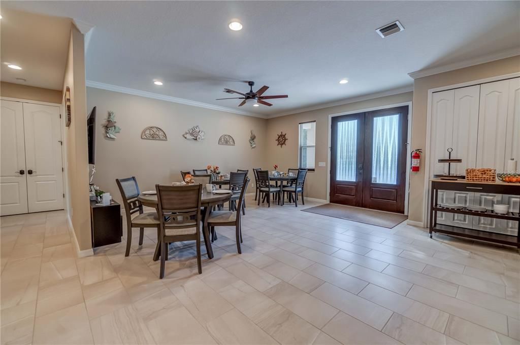 Dining room, Interior, Recessed Lighting
