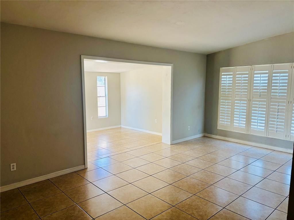 Empty room, Interior