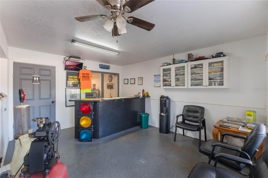 Home Office, Interior