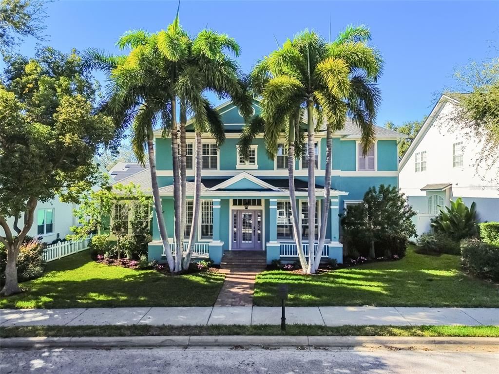 Exterior, Facade, Queen Anne Victorian