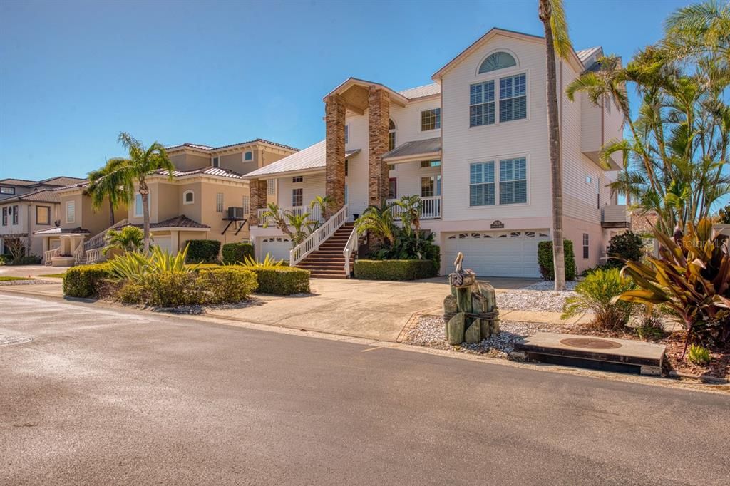 Attached, Exterior, Facade, Mediterranean