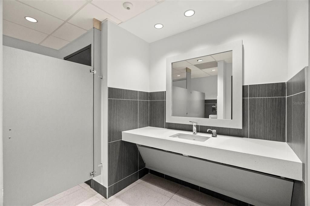 Bathroom, Interior, Recessed Lighting