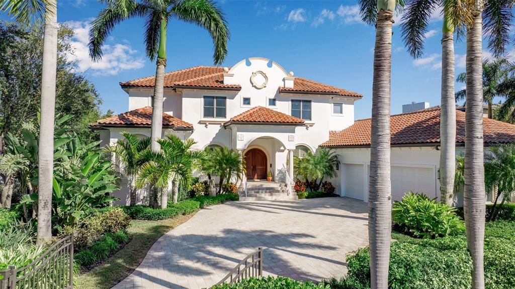 Attached, Exterior, Facade, Spanish Mediterranean