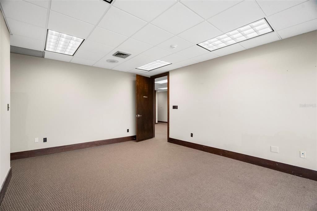 Empty room, Interior, Recessed Lighting