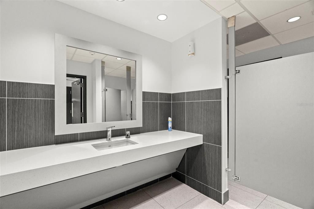 Bathroom, Interior, Recessed Lighting