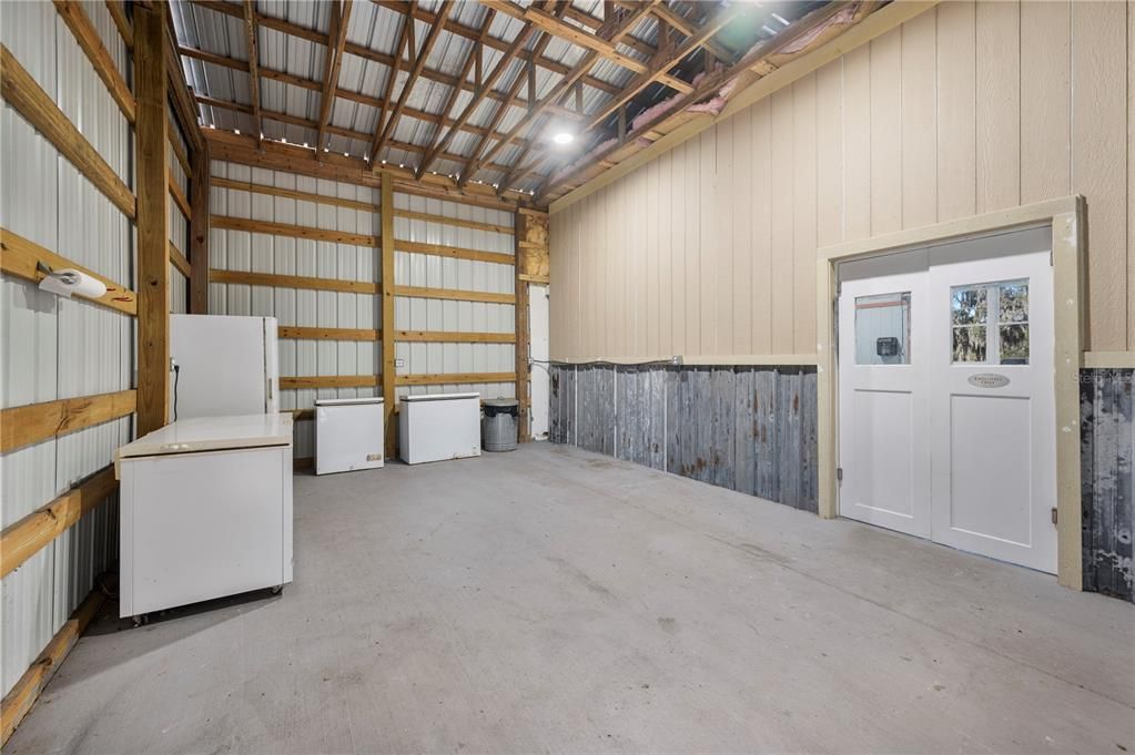 Interior, Washer, Wooden Beams