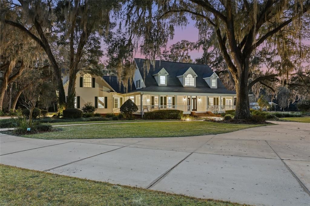 Exterior, Facade, Cape Cod