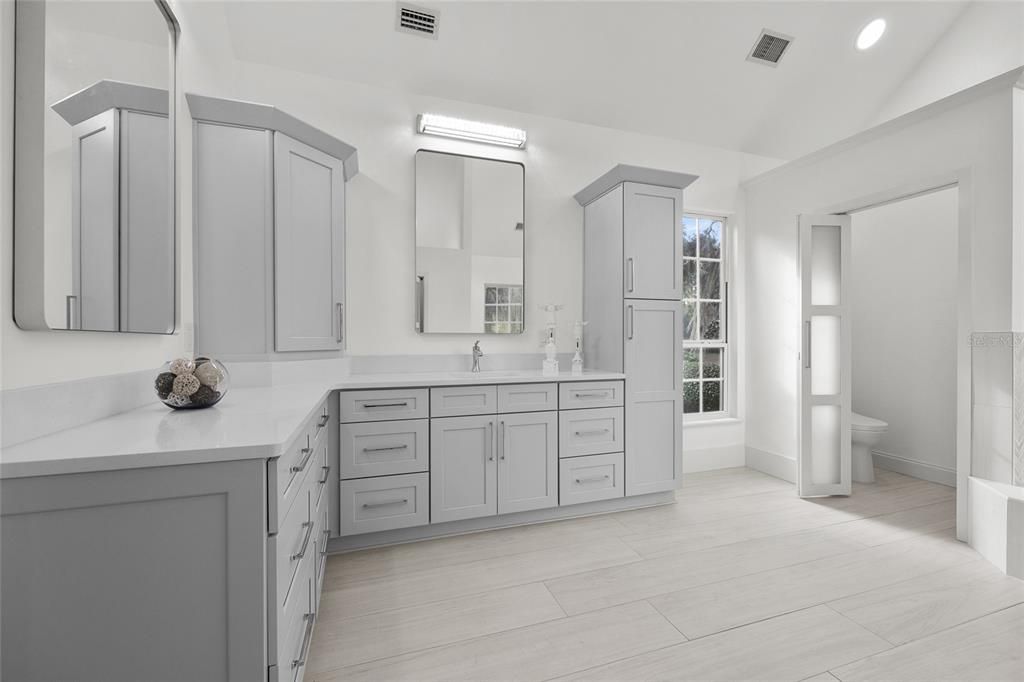 Bathroom, Dual Sink Vanities, Interior, Recessed Lighting