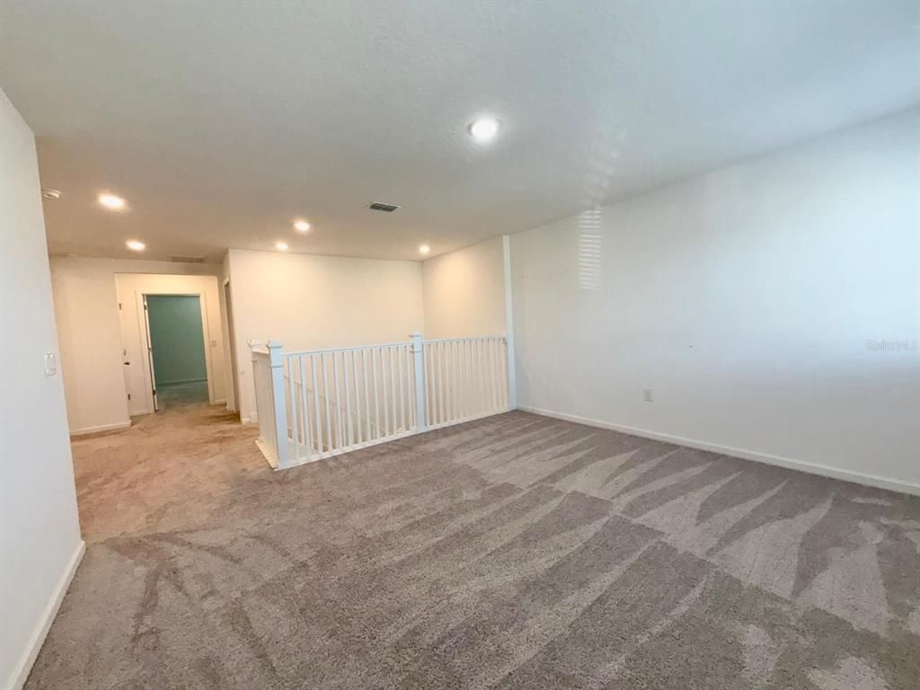 Empty room, Interior, Recessed Lighting