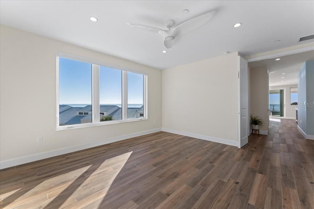 Empty room, Interior, Recessed Lighting, Water, Wood Texture Flooring