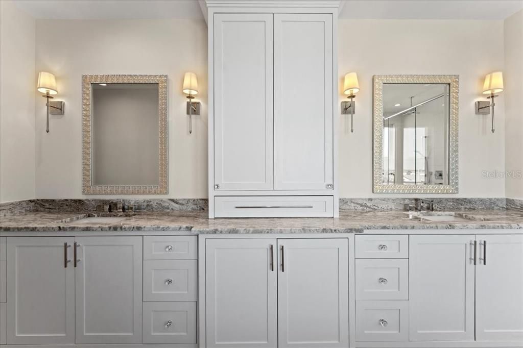 Bathroom, Dual Sink Vanities, Interior