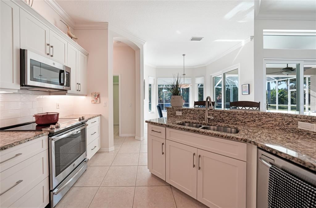 Dining room, Interior, Kitchen, Pendant Lights, Stainless Steel Appliances