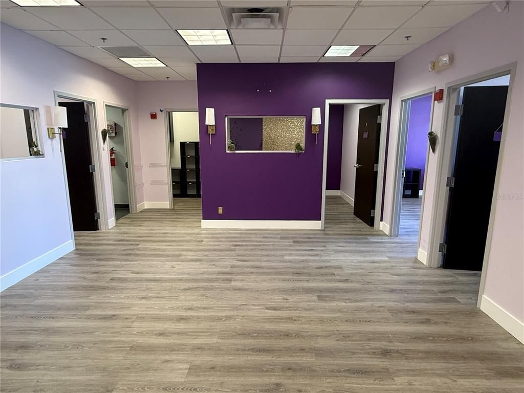 Interior, Recessed Lighting, Wood Texture Flooring