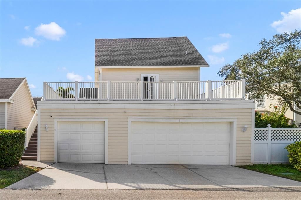 Attached, Exterior, Facade, Farmhouse