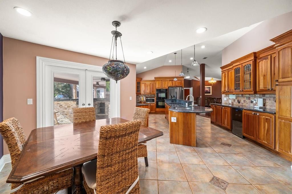 Dining room, Interior, Kitchen, Pendant Lights, Recessed Lighting, Stainless Steel Appliances