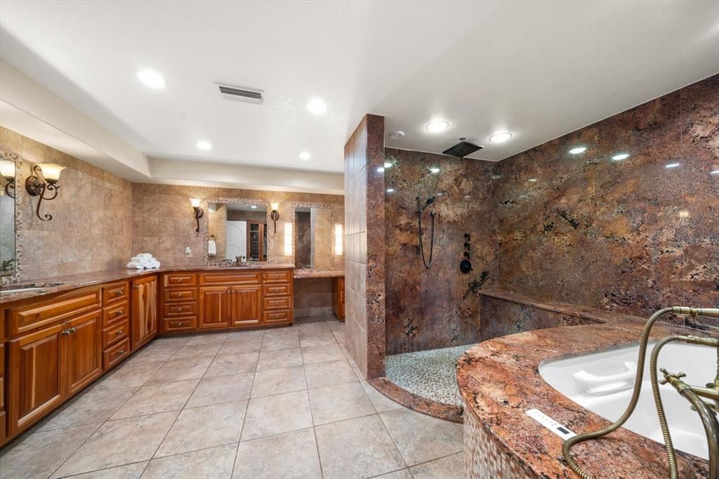 Bathroom, Dual Sink Vanities, Interior, Recessed Lighting