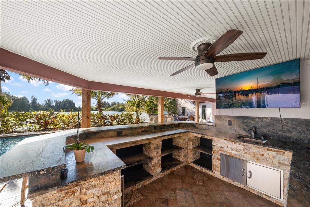 Exterior, Outdoor Kitchen, Pool