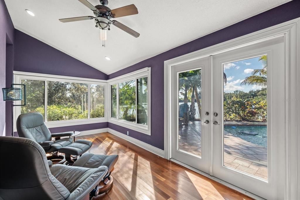 Interior, Recessed Lighting, Sun Room, Wood Texture Flooring