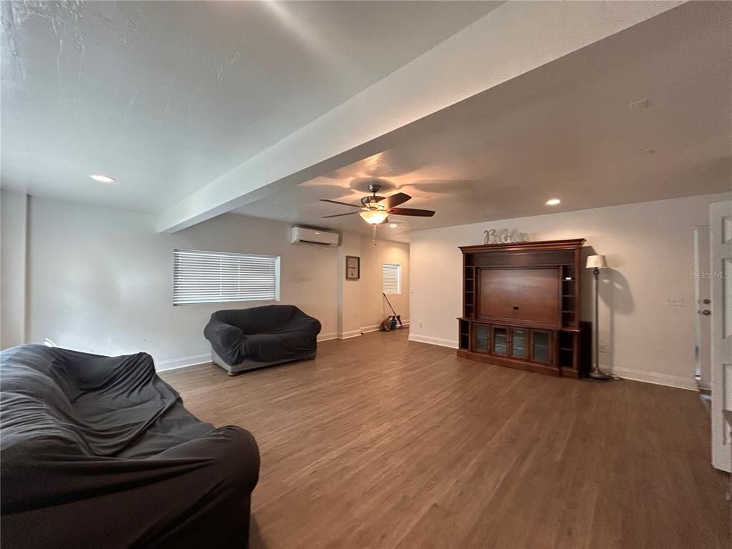 Interior, Recessed Lighting, Wood Texture Flooring