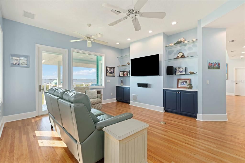 Interior, Living room, Recessed Lighting, Water, Wood Texture Flooring