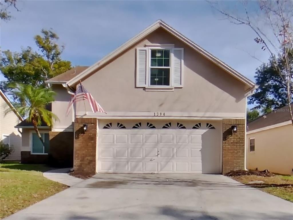 Attached, Exterior, Facade, American Craftsman