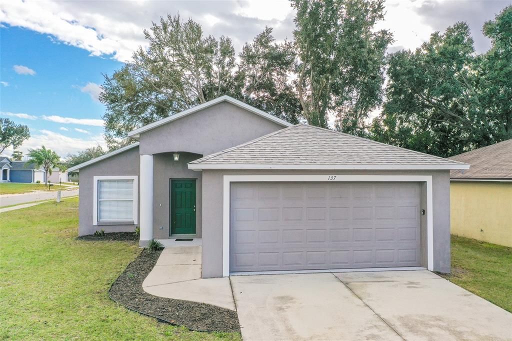 Attached, Exterior, Facade, Ranch