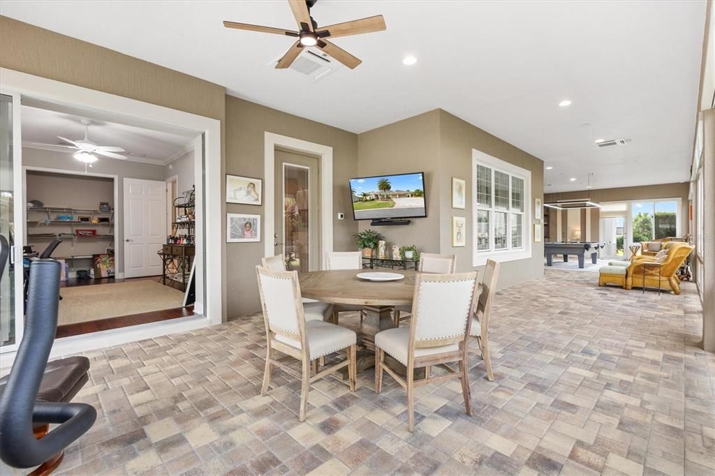 Dining room, Interior, Pendant Lights, Recessed Lighting