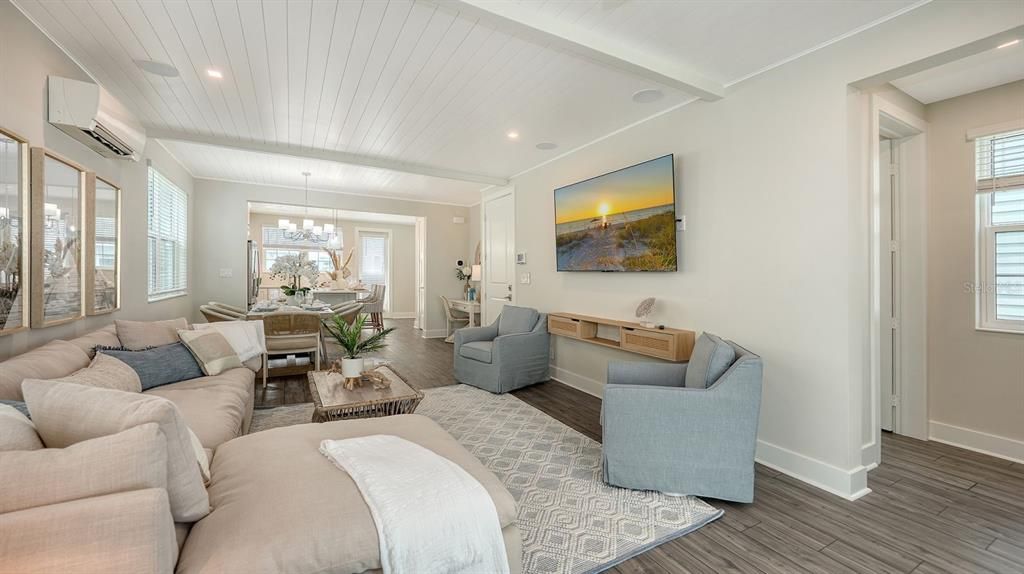 Chandelier, Dining room, Interior, Living room, Recessed Lighting, Wood Texture Flooring