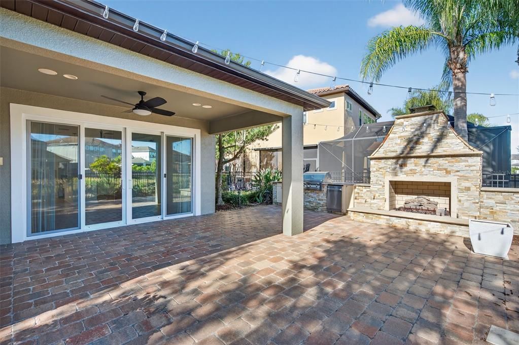Exterior, Fireplace, Outdoor Kitchen