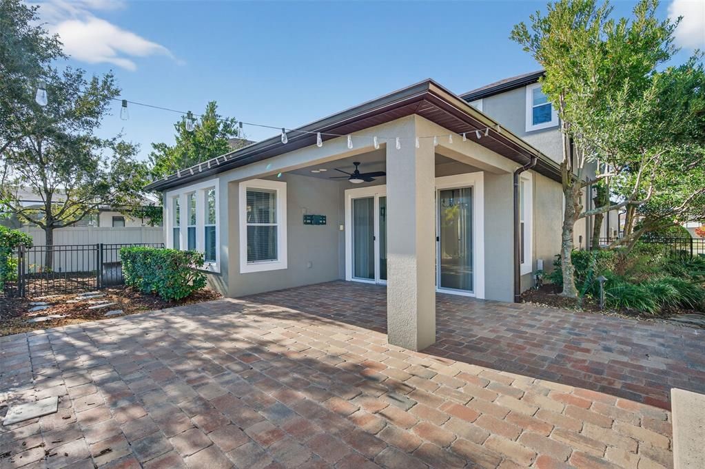 Exterior, Fireplace, Outdoor Kitchen
