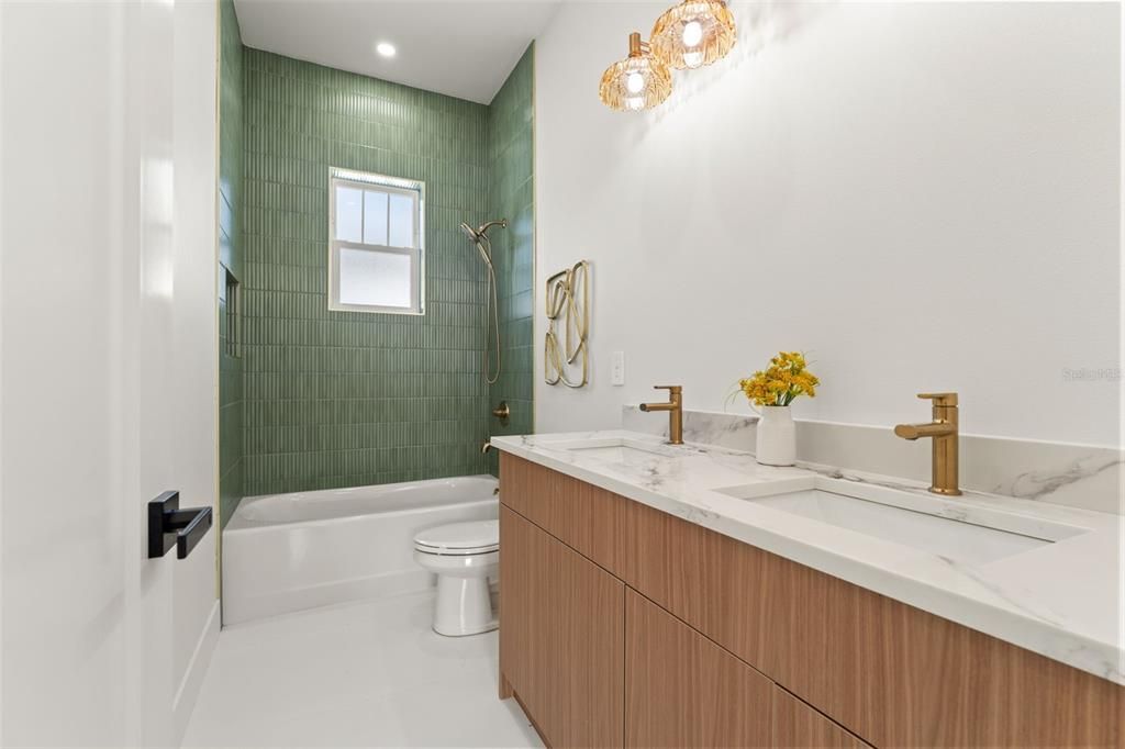 Bathroom, Dual Sink Vanities, Interior, Recessed Lighting