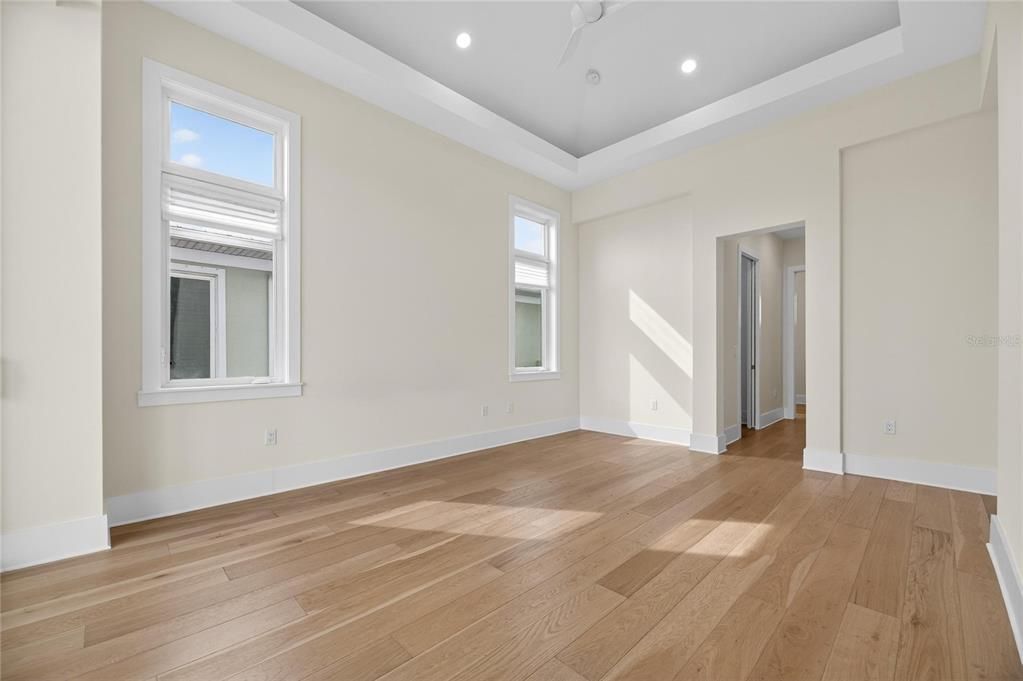 Empty room, Interior, Recessed Lighting, Wood Texture Flooring