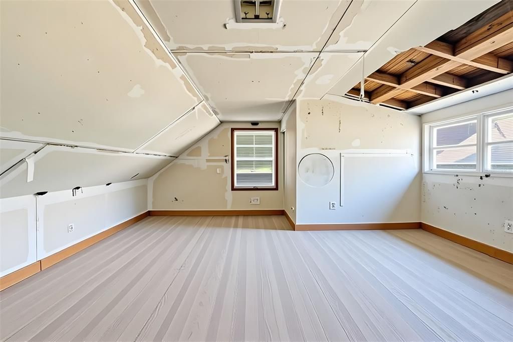 Empty room, Interior, Washer, Wooden Beams, Wooden Ceilings, Wood Texture Flooring