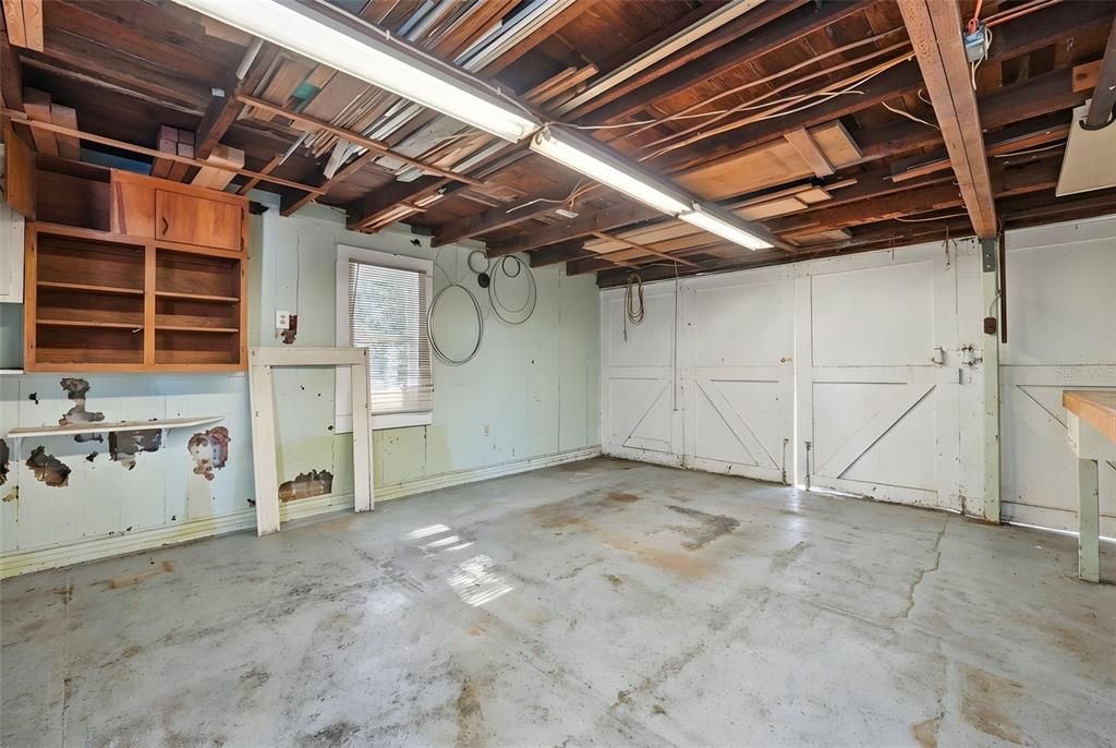 Empty room, Interior, Wooden Beams