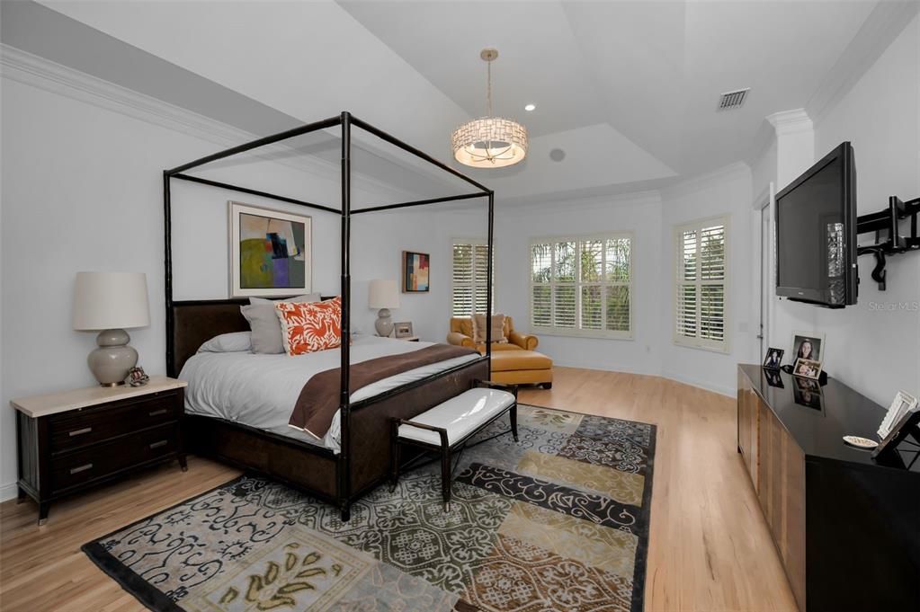 Bedroom, Interior, Pendant Lights, Recessed Lighting, Wood Texture Flooring
