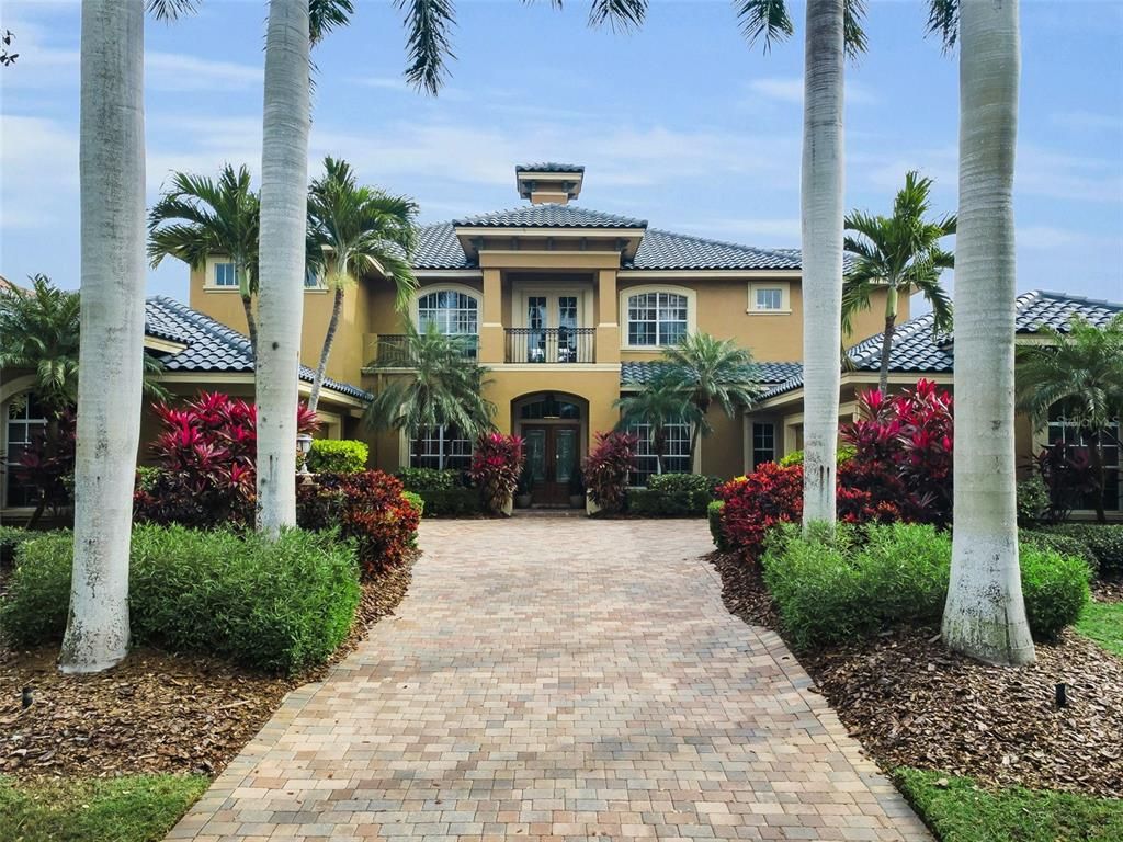 Exterior, Facade, Mediterranean