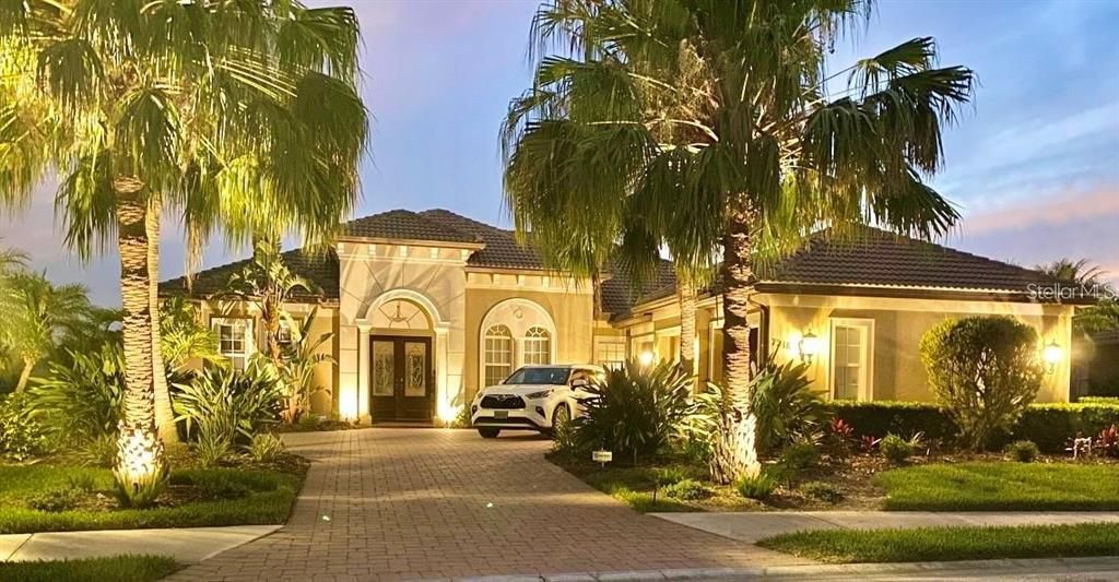 Exterior, Facade, Mediterranean