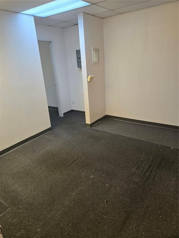 Empty room, Interior